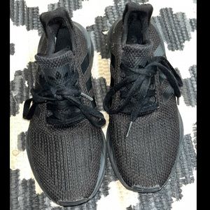 All black adidas women/men size 6